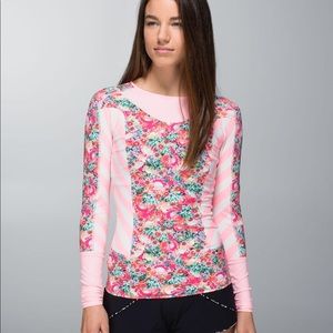 Lululemon Shanti rash guard EUC!